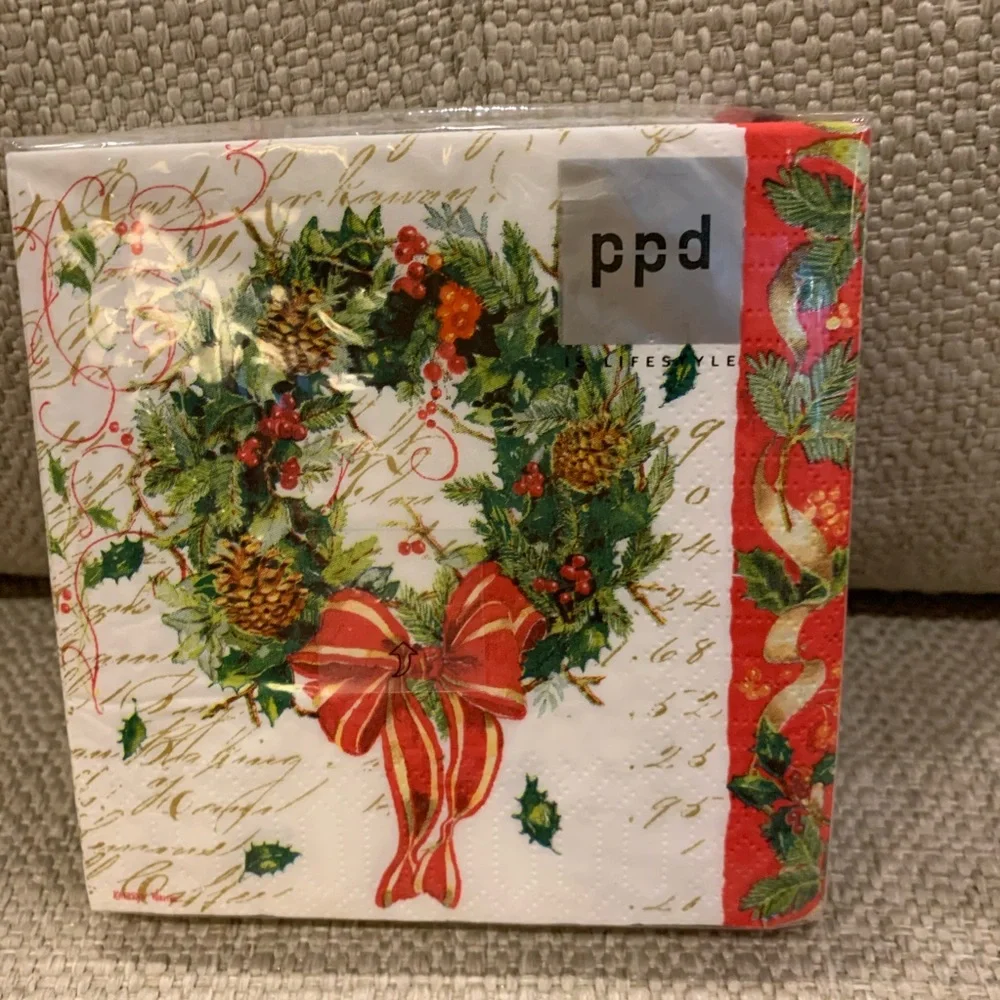 2 pkgs Wreath & Holly Christmas Dinner Napkins